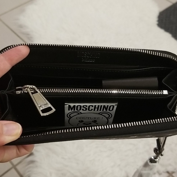 💕MOSCHINO💕 Space Ship Bear Zip Around Wallet - Picture 12 of 16